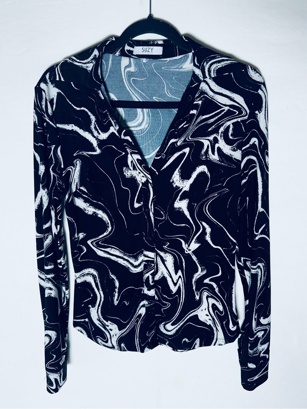 Suzy Shier Black White Abstract Liquid Swirl Button Up Top Long Sleeve Blouse S